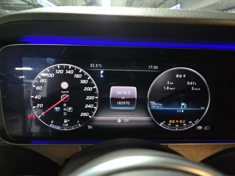 Mercedes-Benz E-Class — photo 08