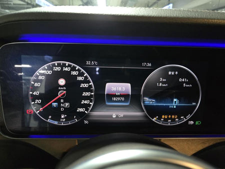 Mercedes-Benz E-Class — photo 08