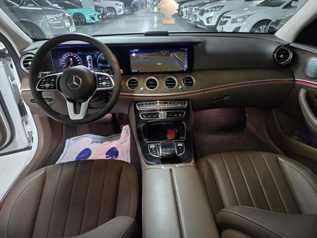 Mercedes-Benz E-Class — photo 09
