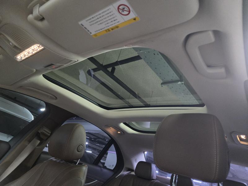 Mercedes-Benz E-Class — photo 15