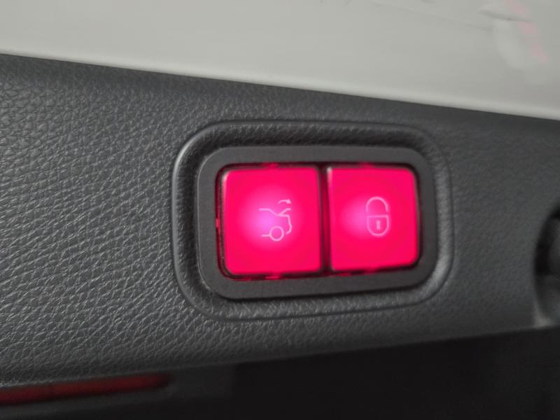 Mercedes-Benz E-Class — photo 17