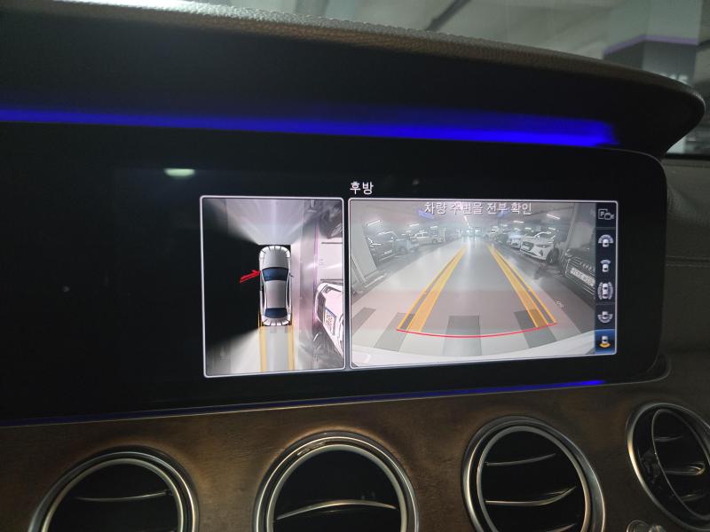 Mercedes-Benz E-Class — photo 18