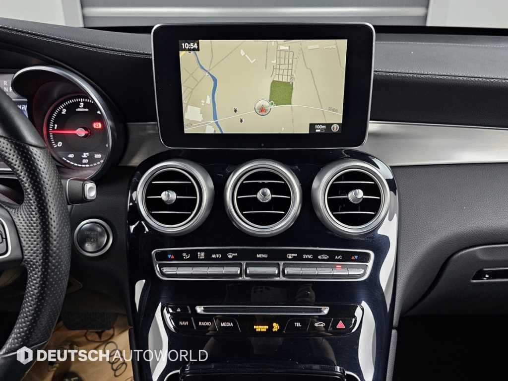 Mercedes-Benz GLC-Class — photo 14