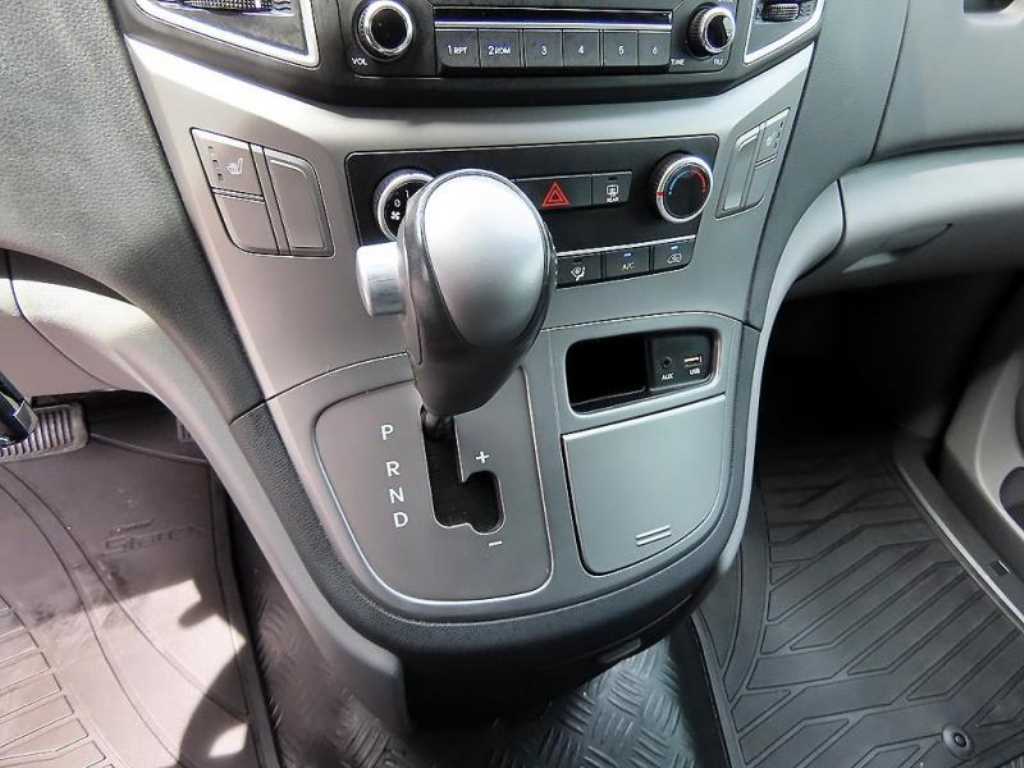 Hyundai Starex — photo 10