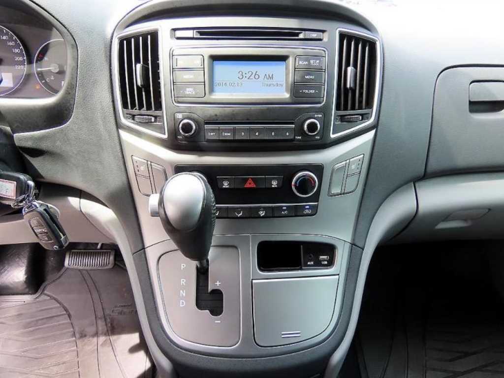 Hyundai Starex — photo 13