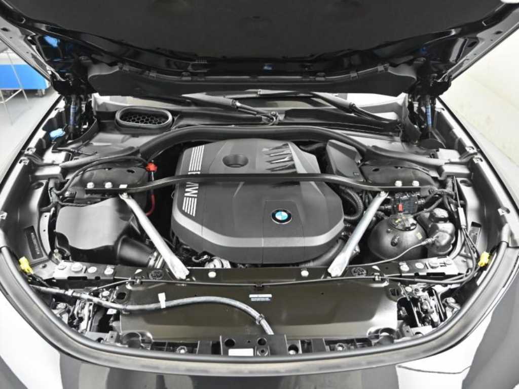 BMW 7-Series — photo 06