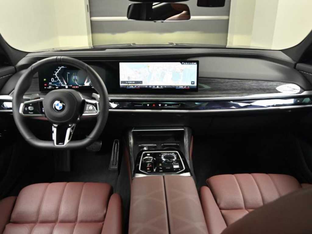 BMW 7-Series — photo 07