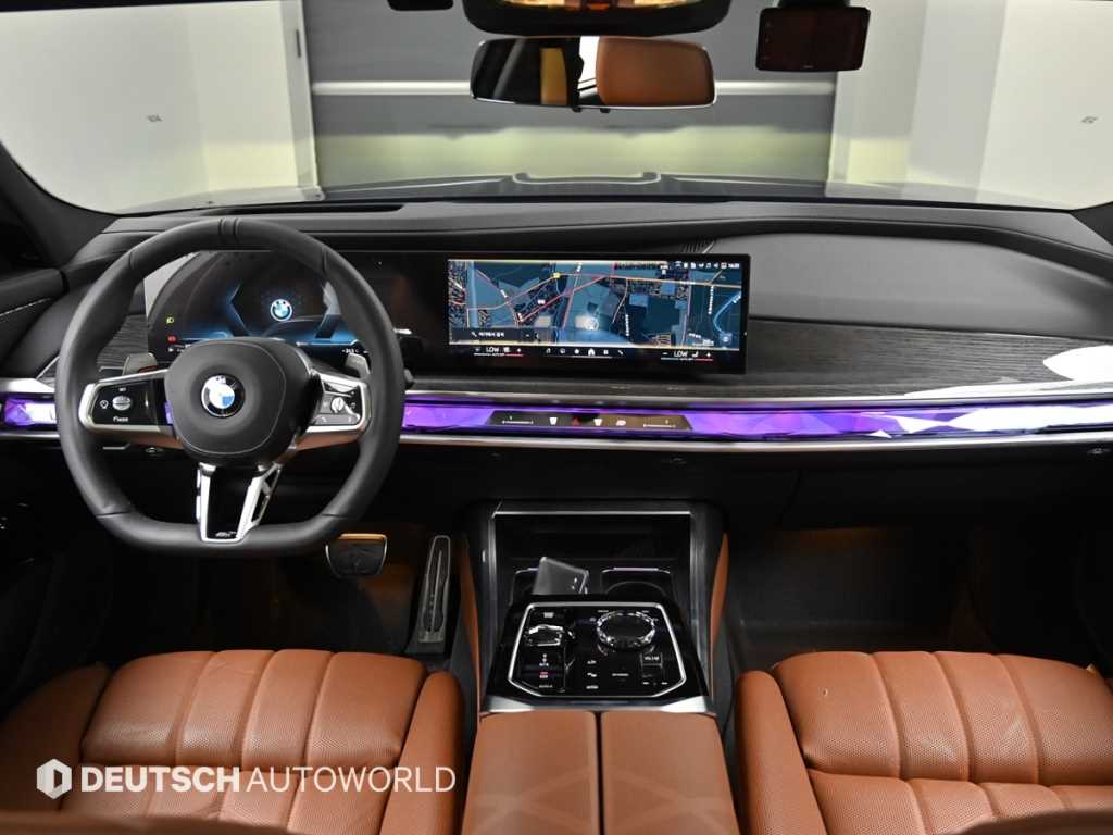 BMW 7-Series — photo 07