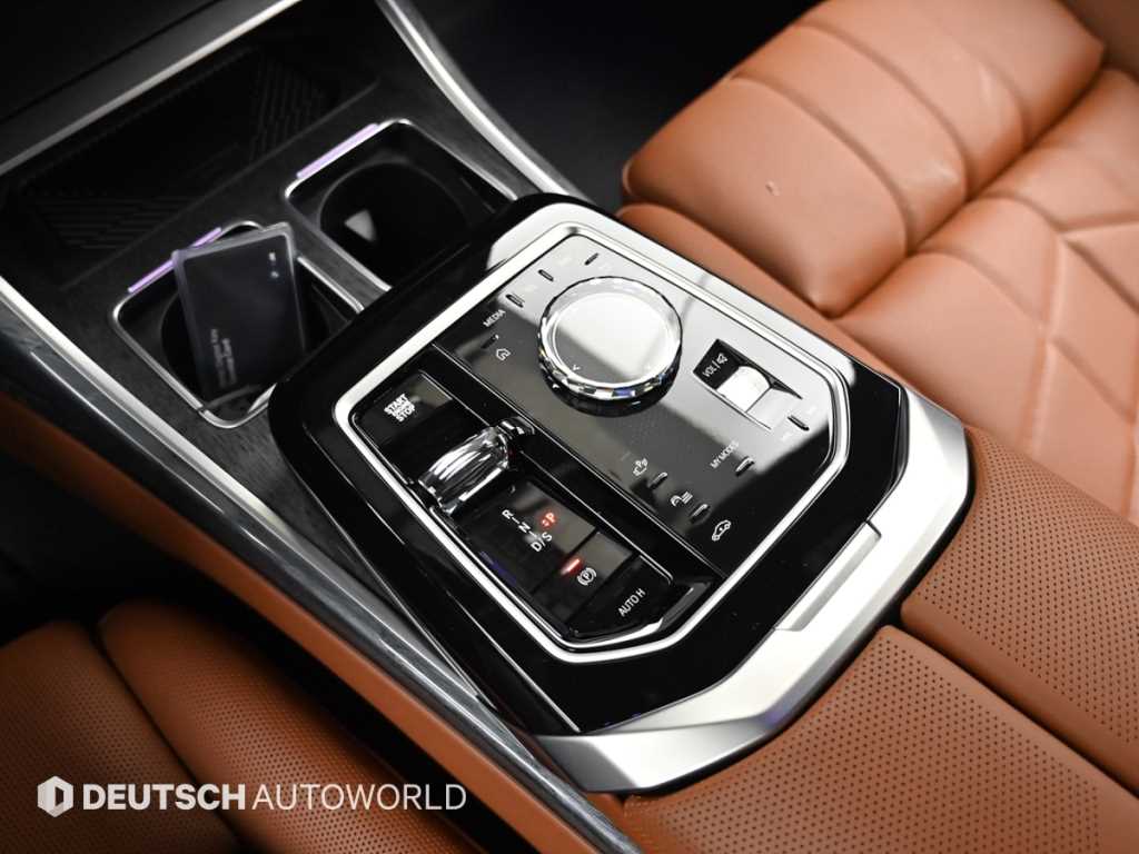 BMW 7-Series — photo 09