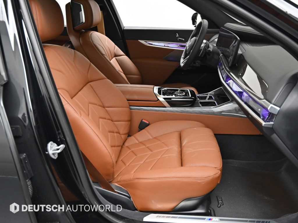 BMW 7-Series — photo 10