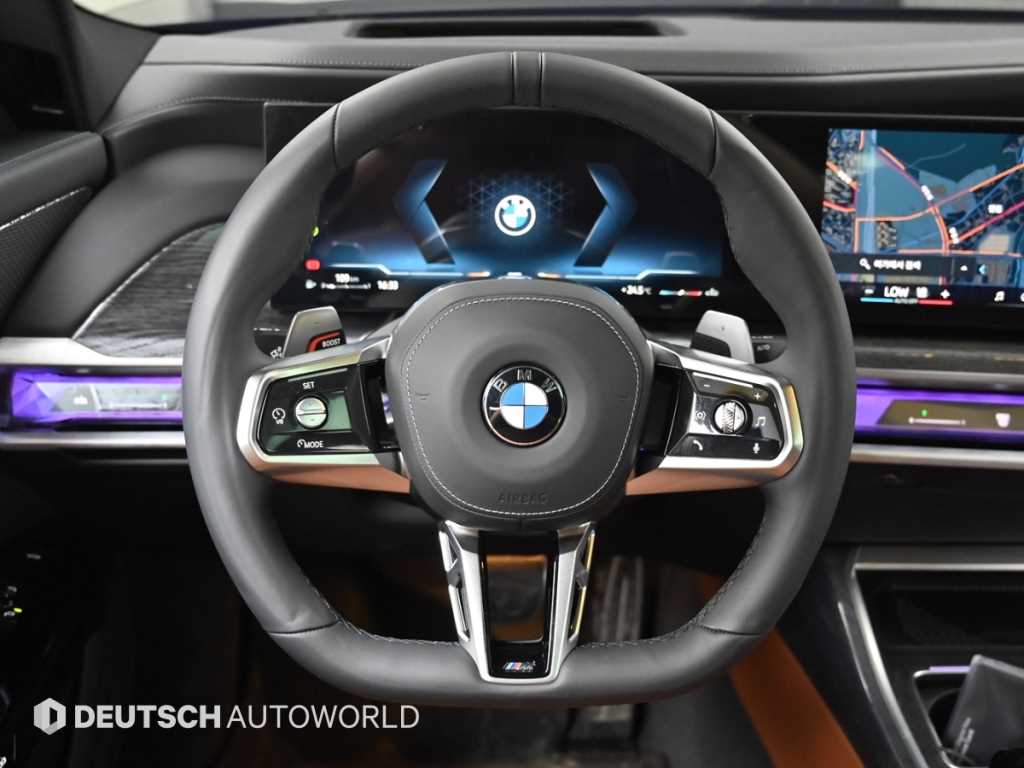 BMW 7-Series — photo 13