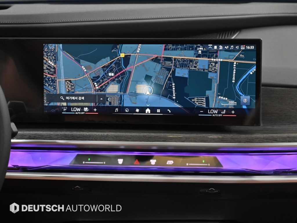 BMW 7-Series — photo 14