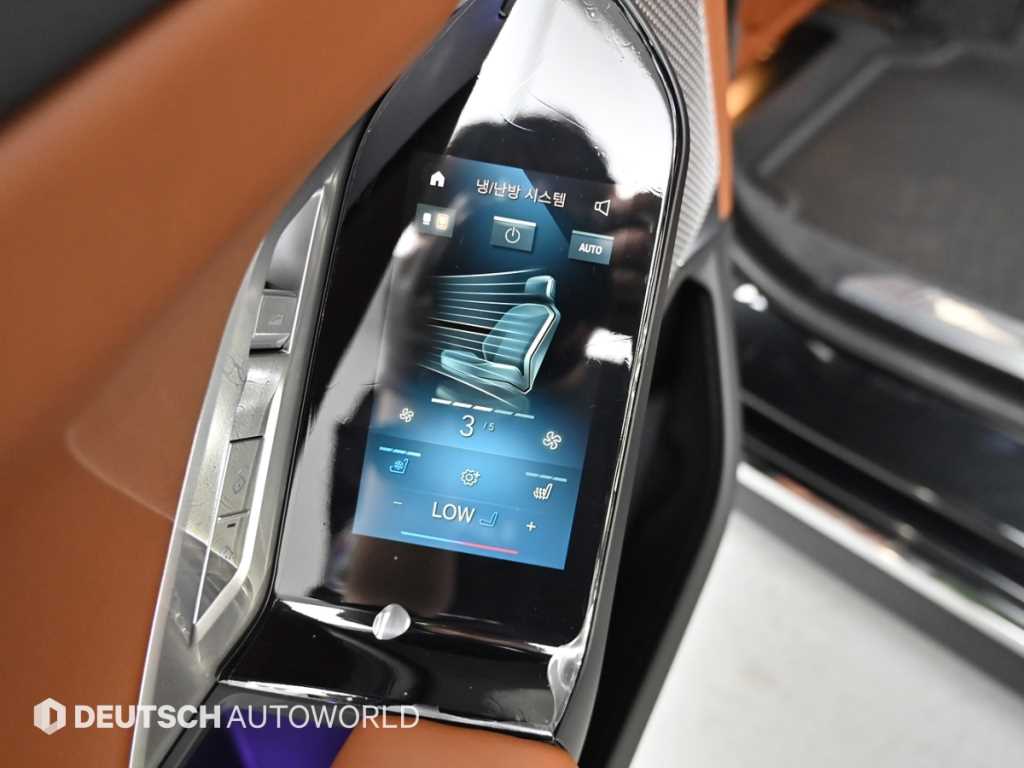 BMW 7-Series — photo 16