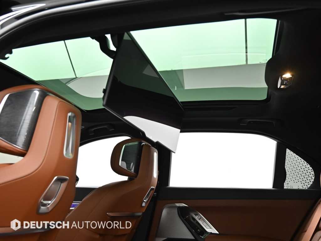 BMW 7-Series — photo 18