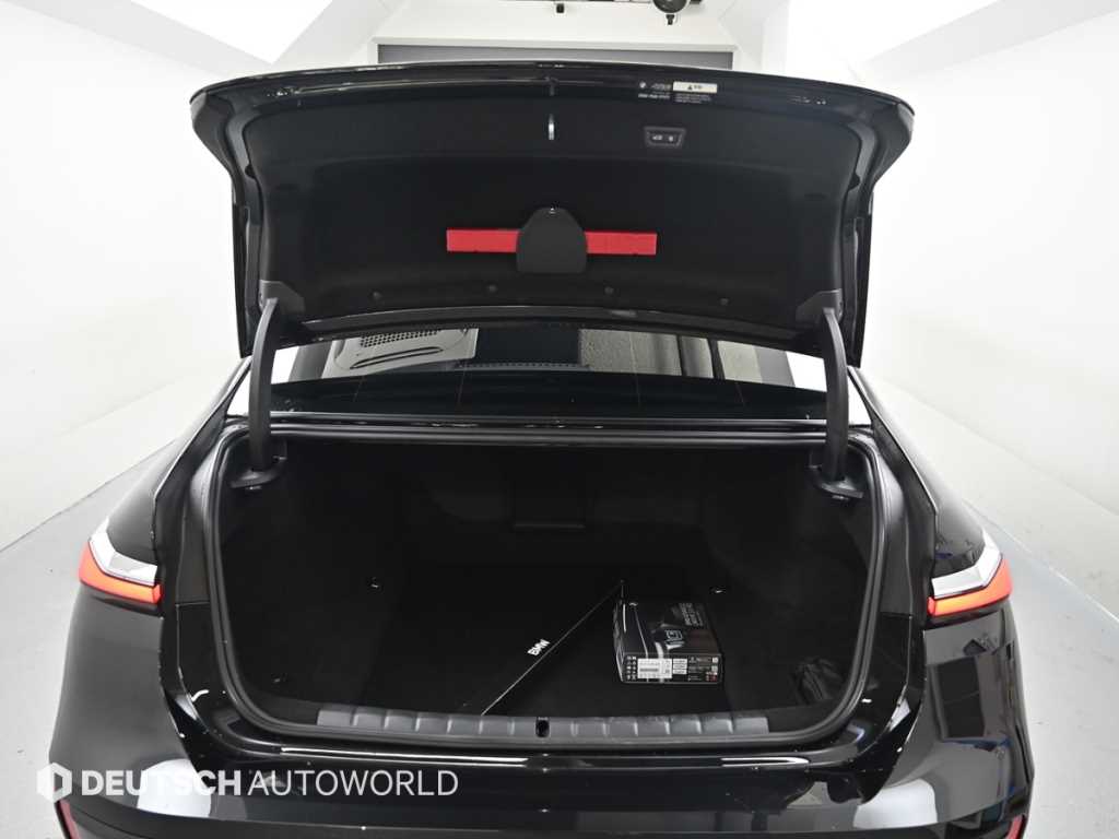 BMW 7-Series — photo 19