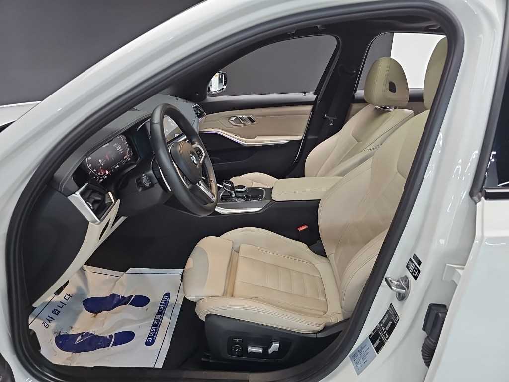 BMW 3-Series — photo 11
