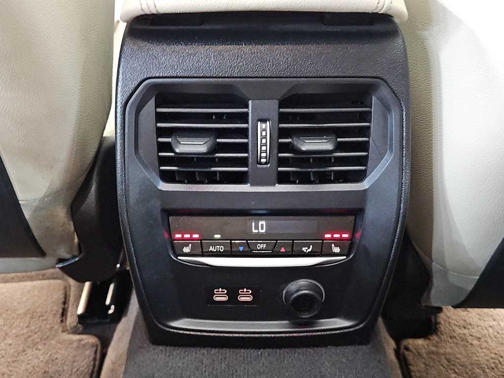 BMW 3-Series — photo 13