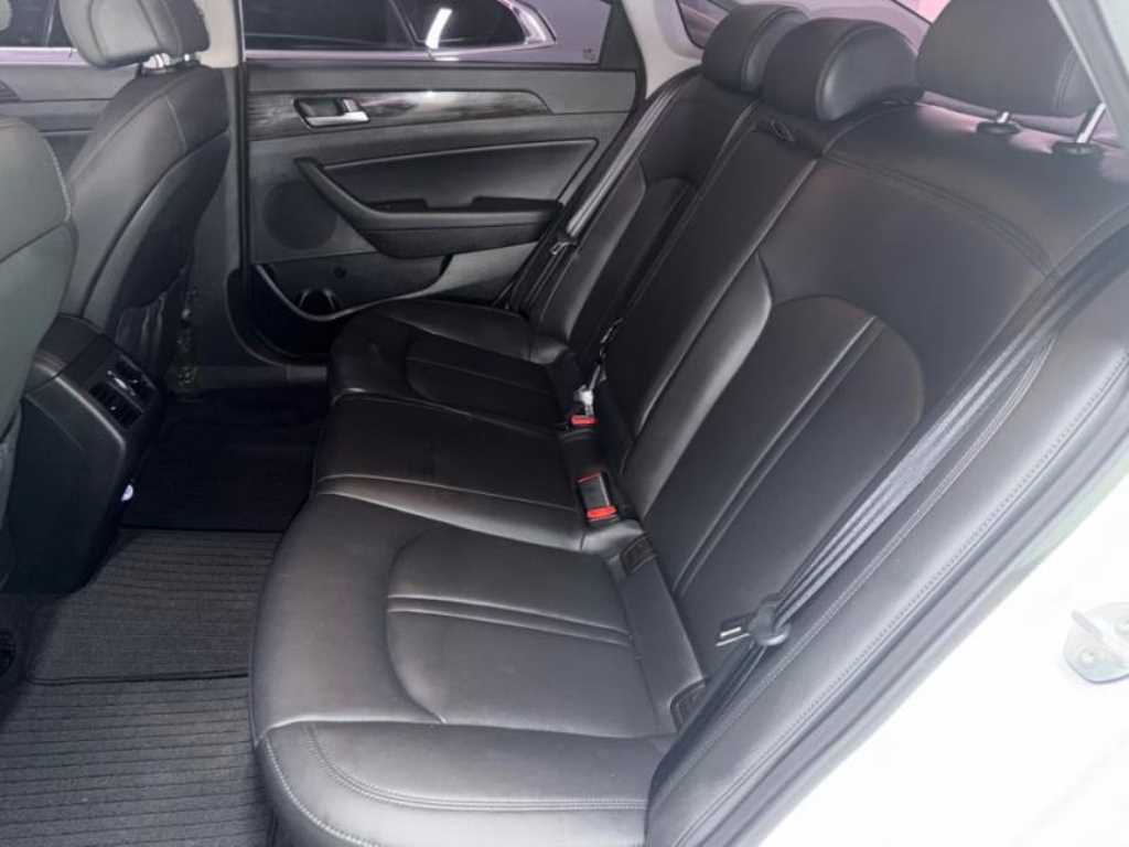 Hyundai Sonata — photo 07