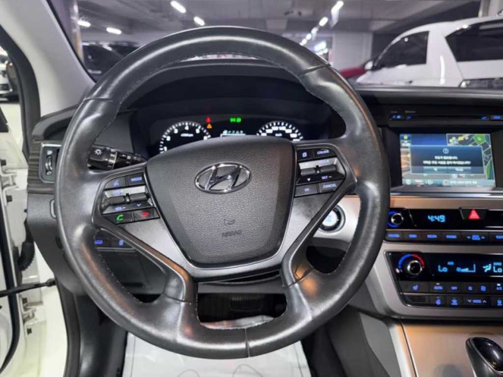 Hyundai Sonata — photo 08