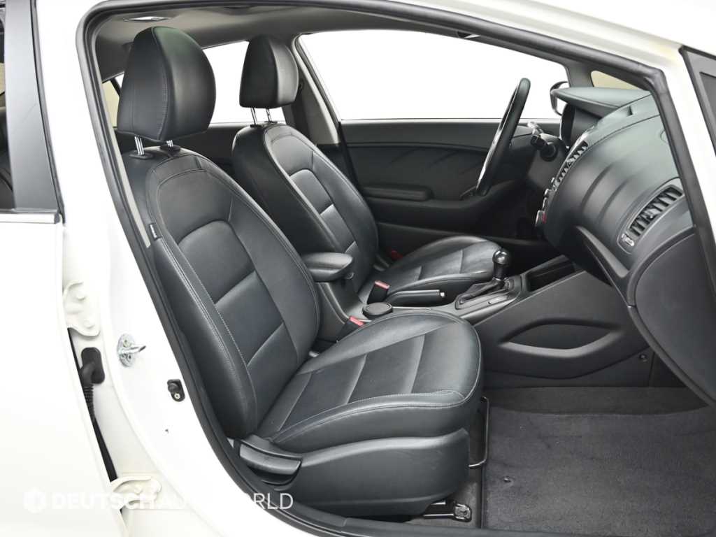 Kia K3 — photo 10
