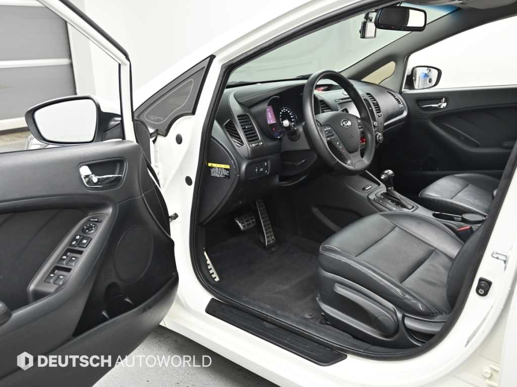 Kia K3 — photo 11