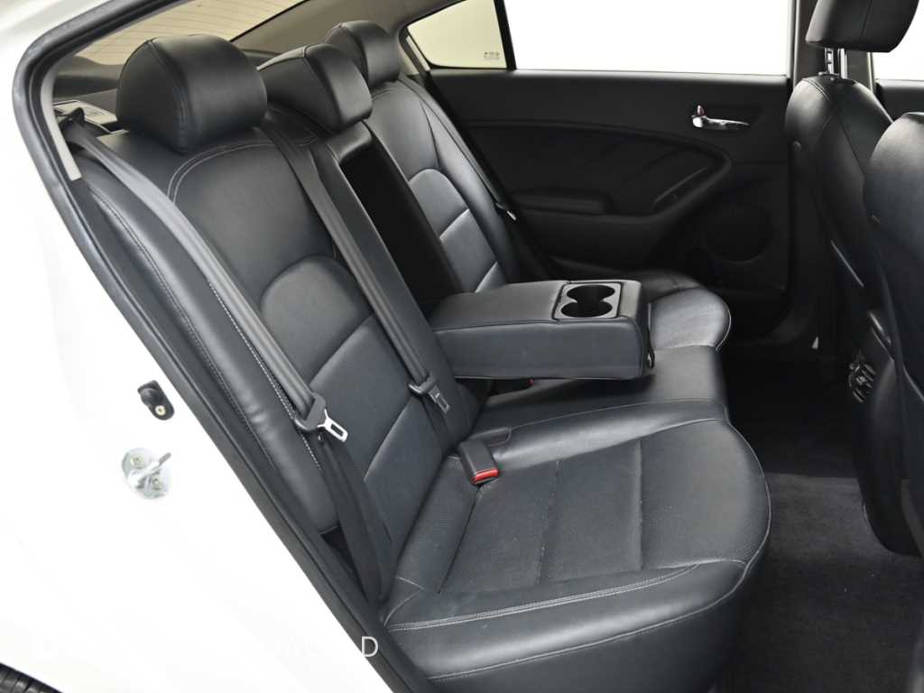 Kia K3 — photo 12
