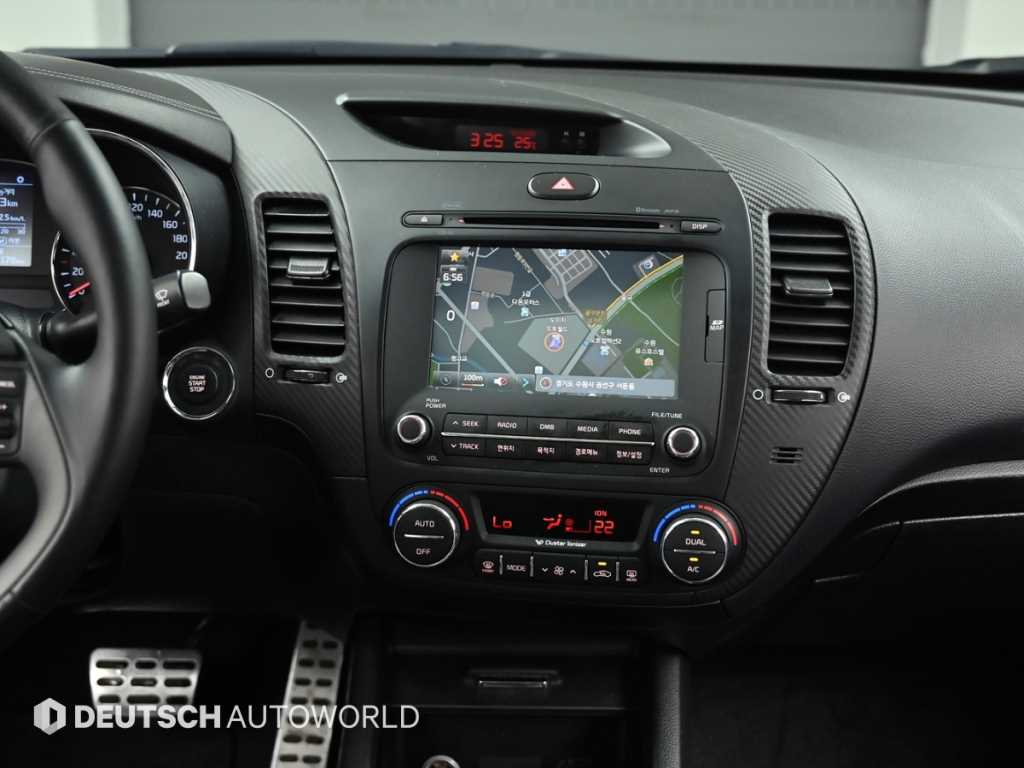 Kia K3 — photo 14