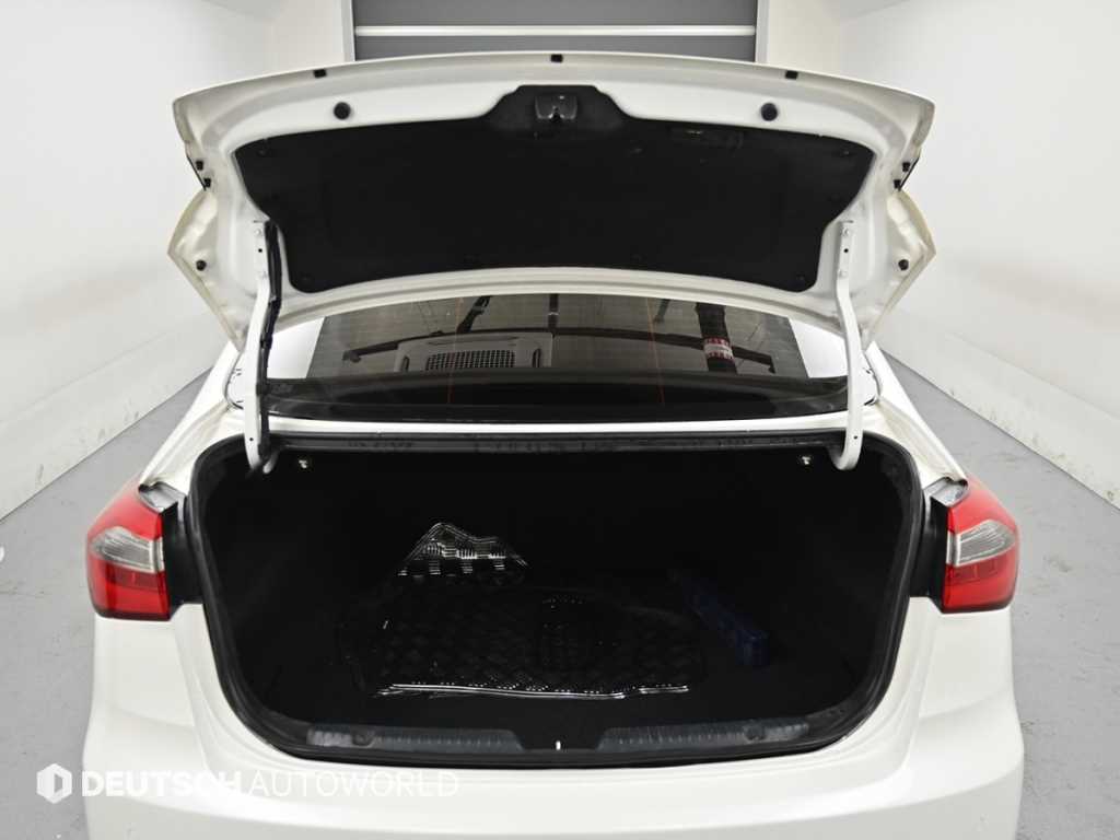 Kia K3 — photo 19