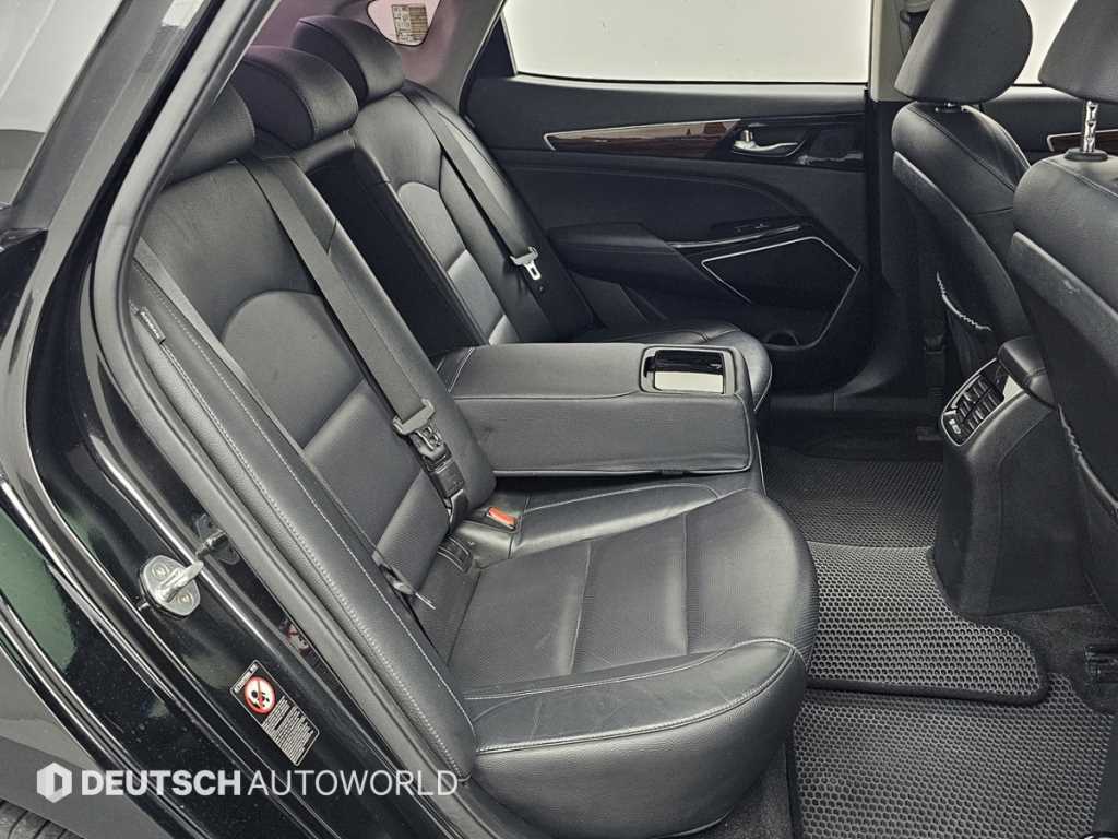 Kia K7 — photo 13