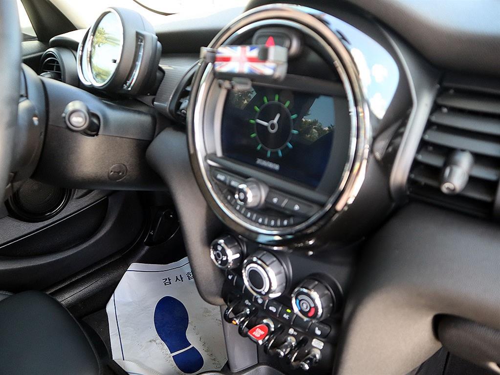 Mini Cooper — photo 11