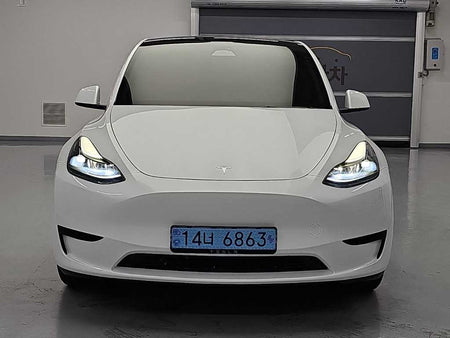 Tesla Model Y — photo 02