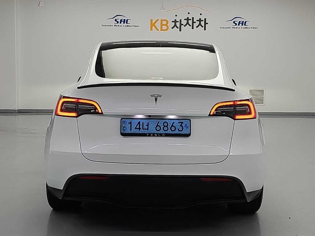 Tesla Model Y — photo 03