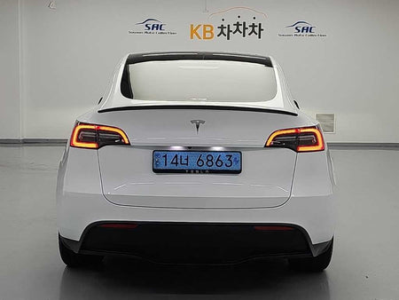 Tesla Model Y — photo 03