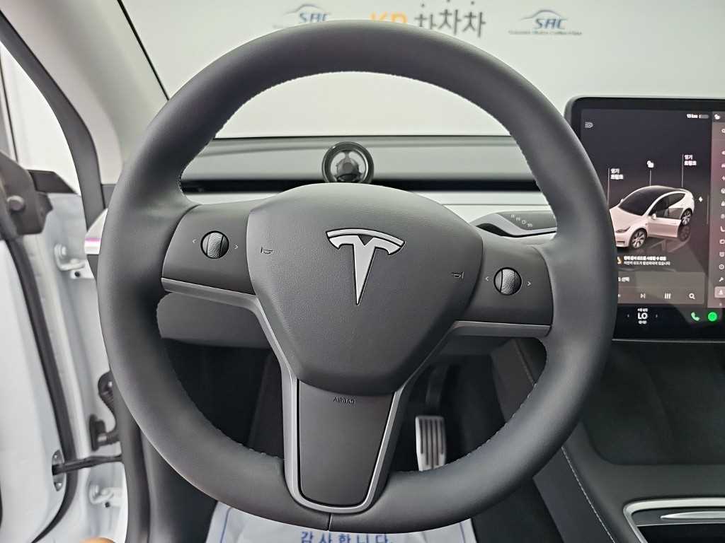 Tesla Model Y — photo 09