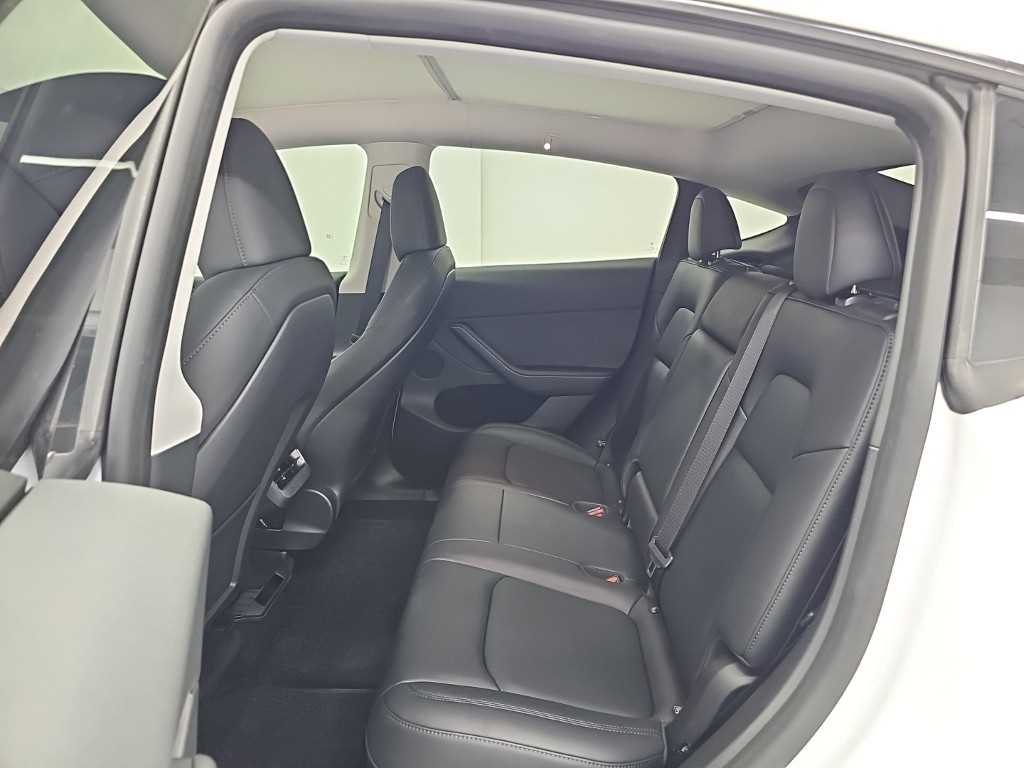Tesla Model Y — photo 12