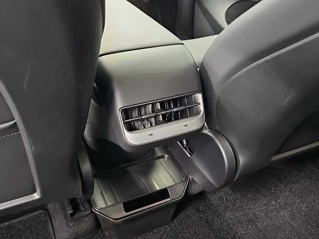 Tesla Model Y — photo 13