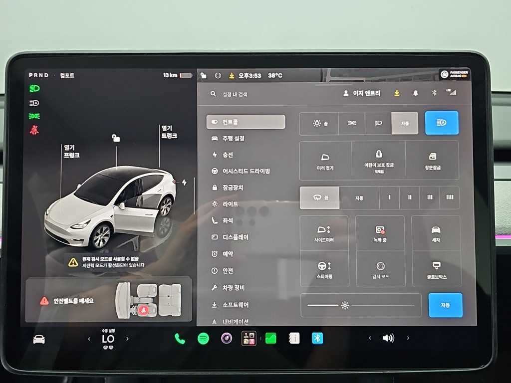 Tesla Model Y — photo 16