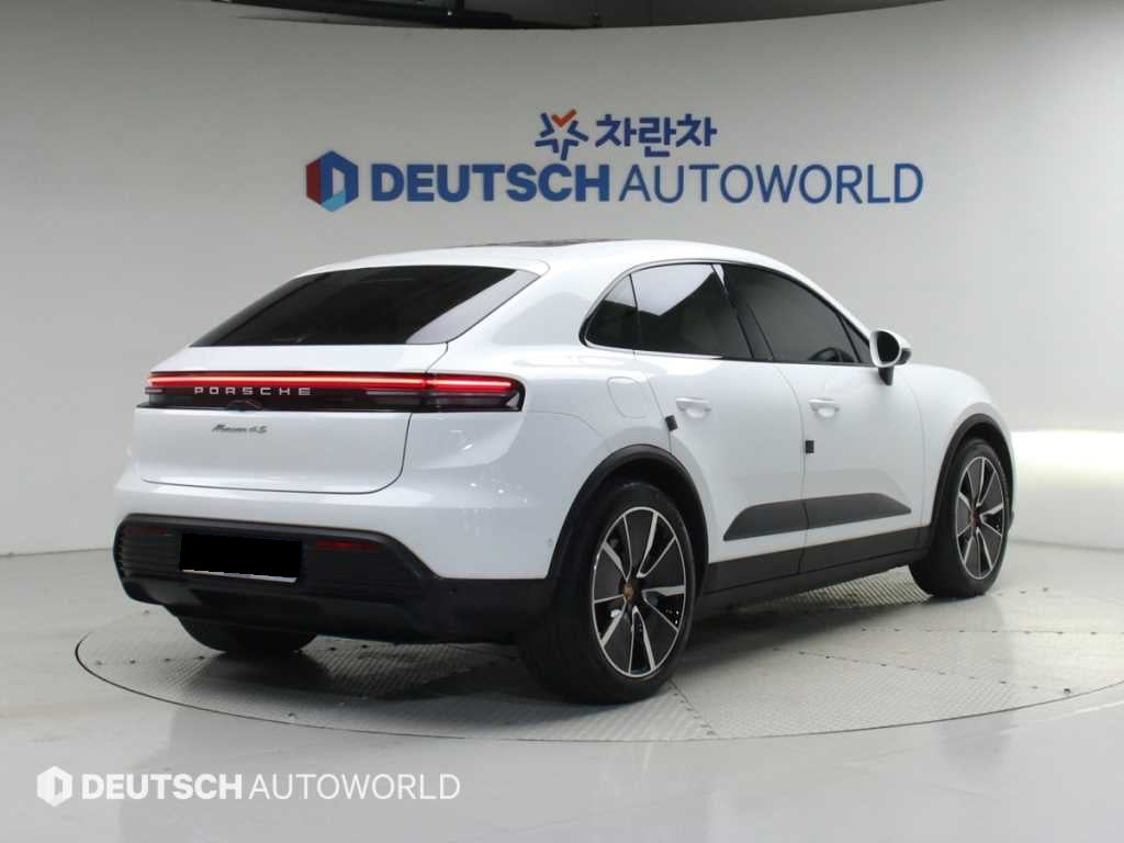 Porsche Macan — photo 02