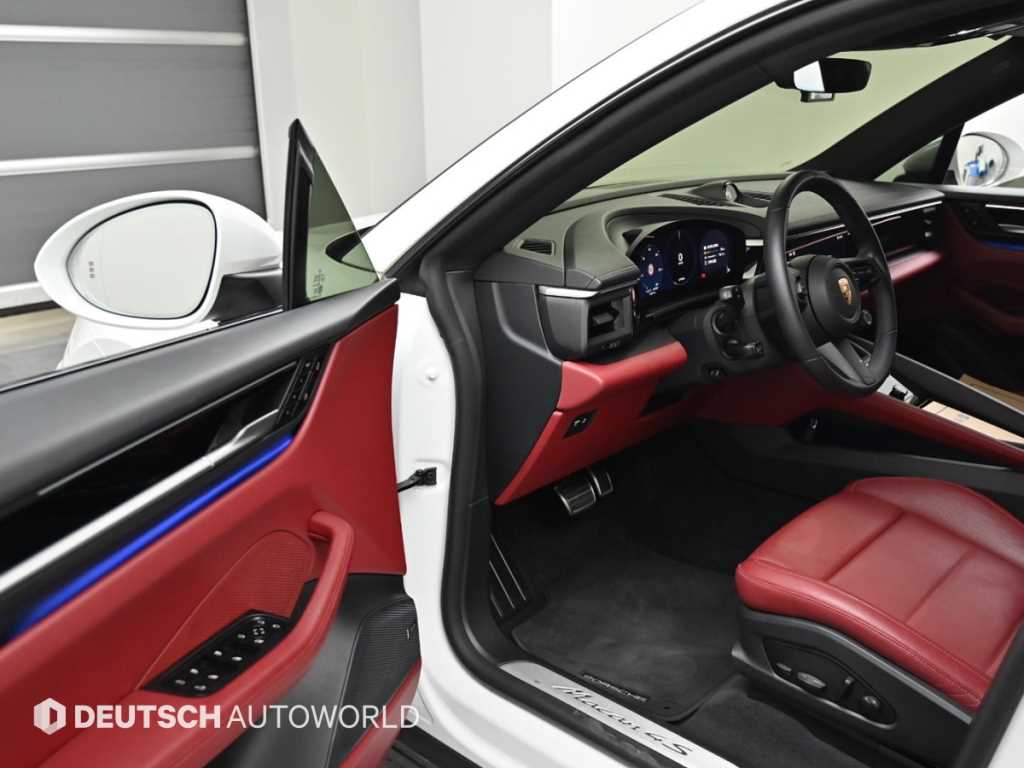 Porsche Macan — photo 11