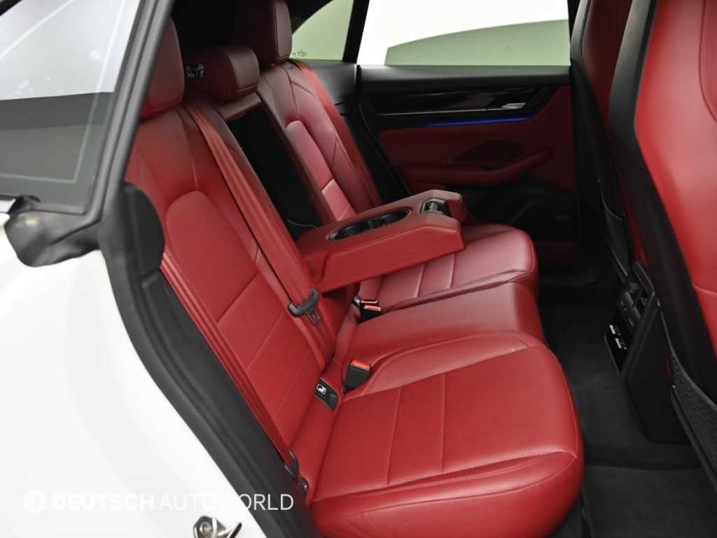 Porsche Macan — photo 12