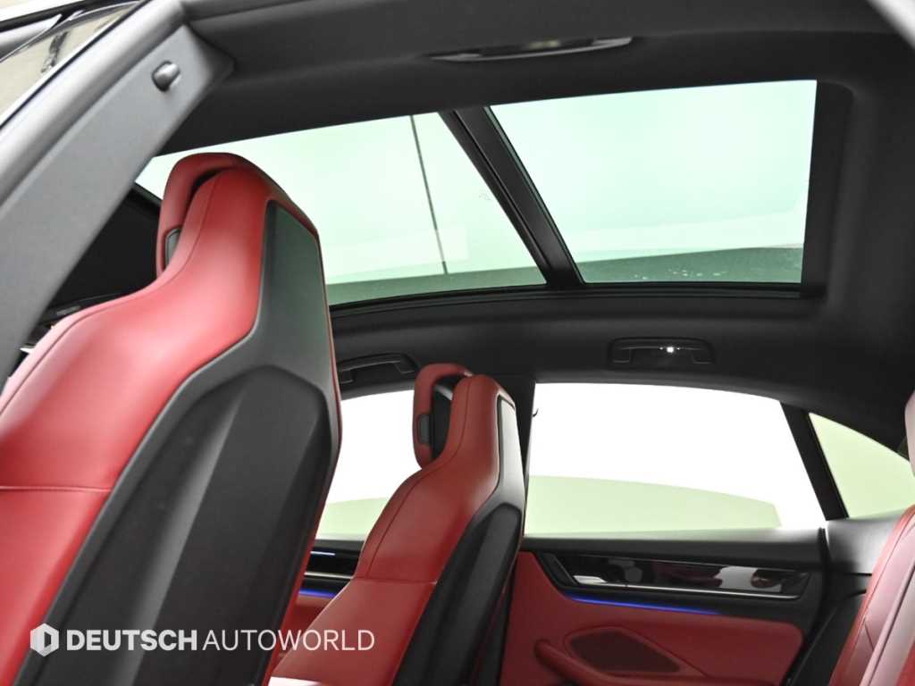 Porsche Macan — photo 18