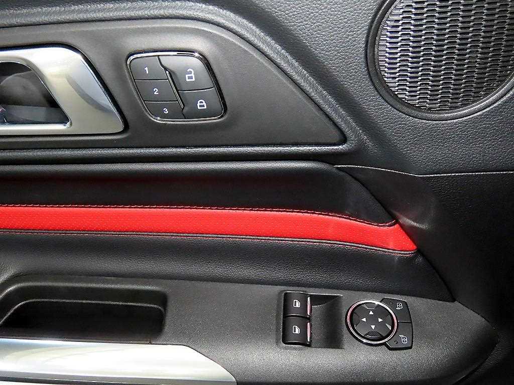 Ford Mustang — photo 14