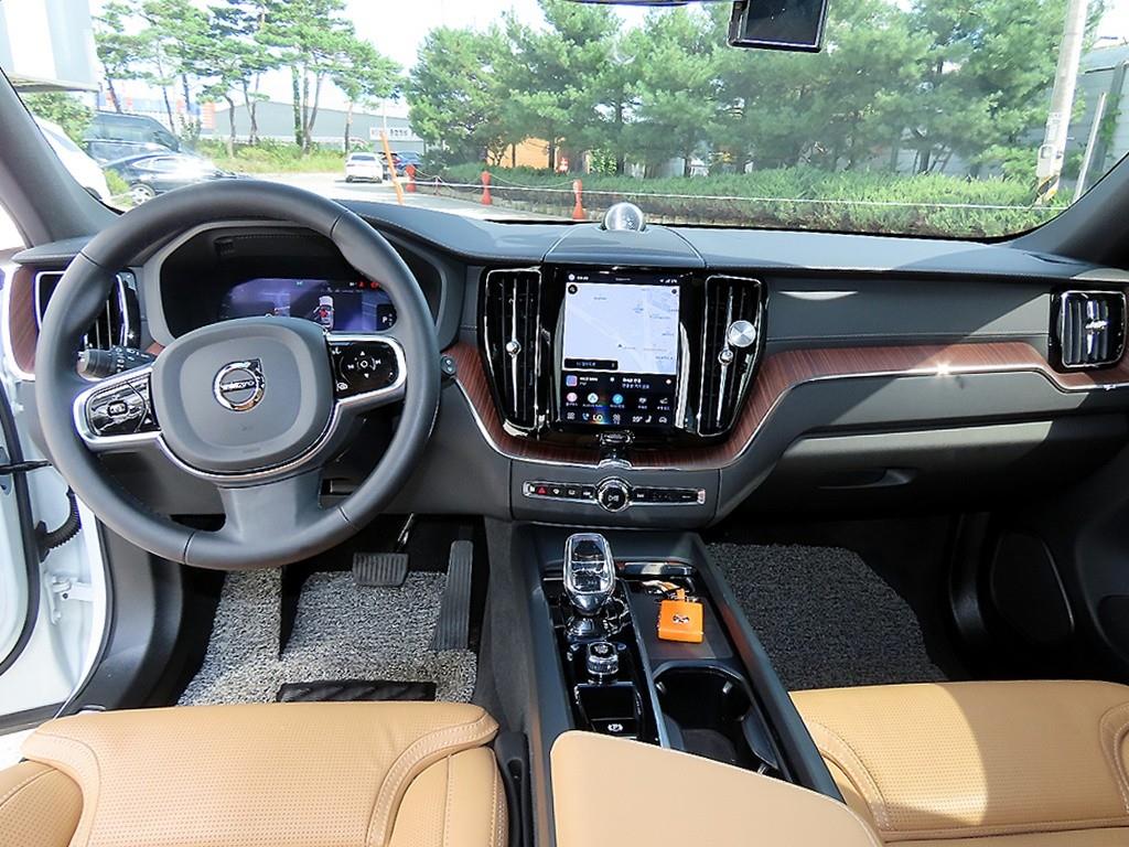 Volvo XC60 — photo 07