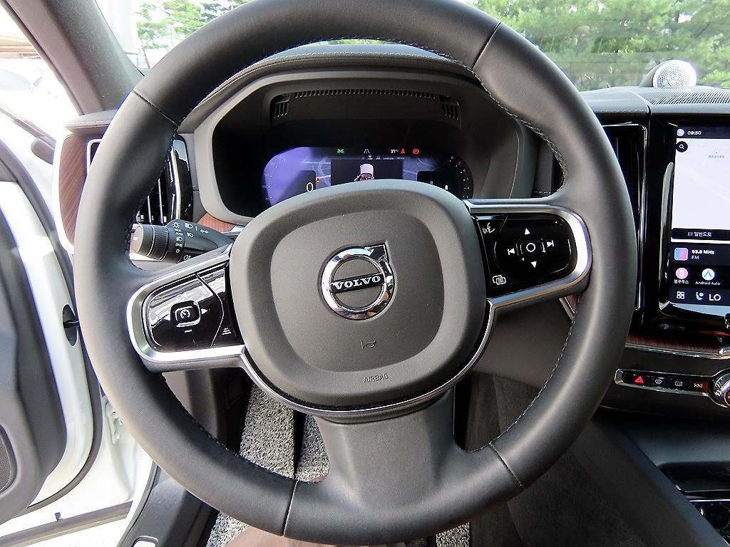 Volvo XC60 — photo 08