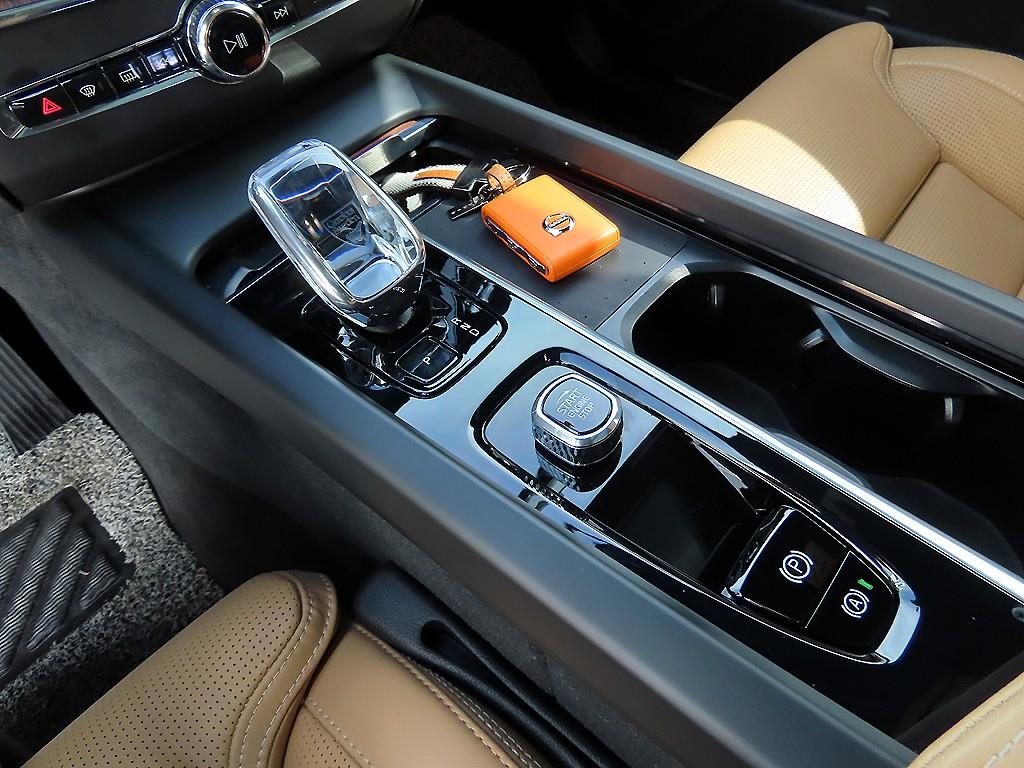 Volvo XC60 — photo 11
