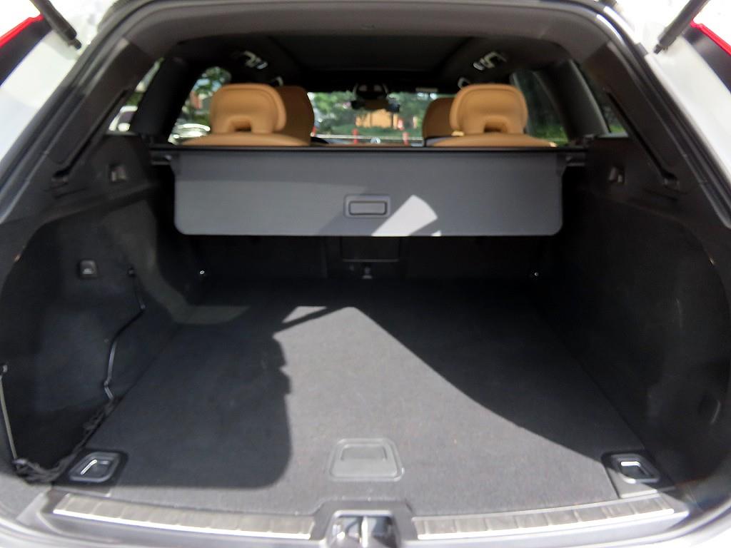 Volvo XC60 — photo 17
