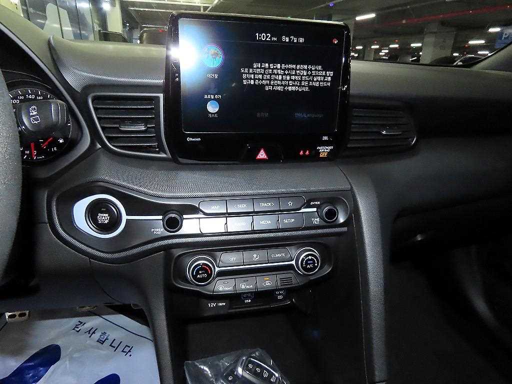 Hyundai Veloster — photo 11