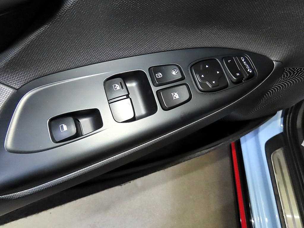 Hyundai Veloster — photo 13