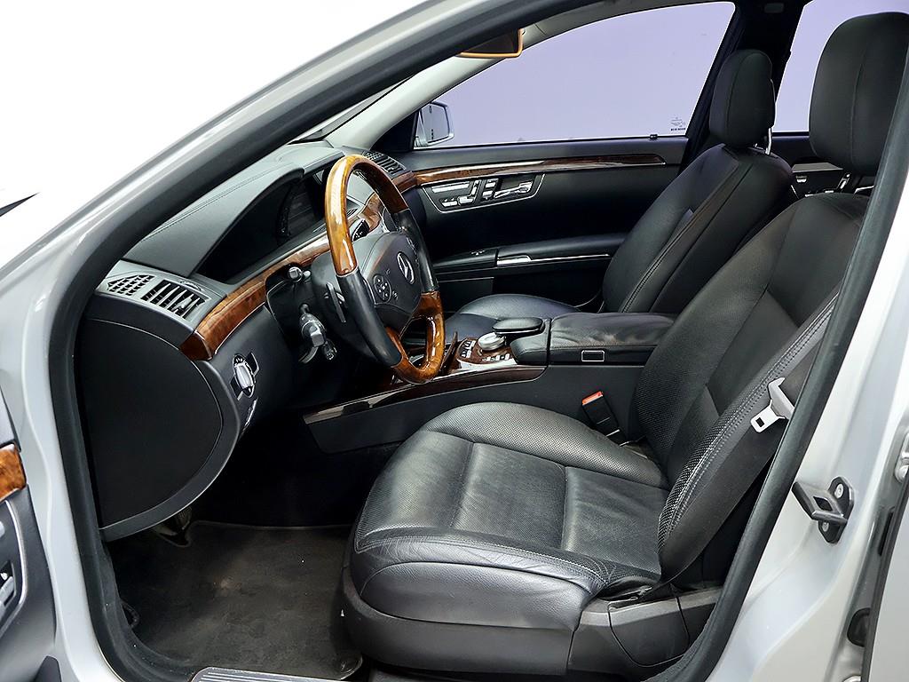 Mercedes-Benz S-Class — photo 11