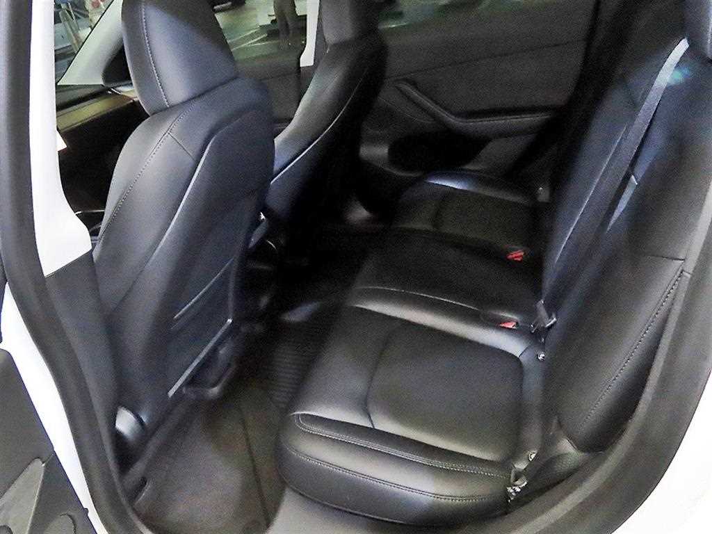 Tesla Model Y — photo 07